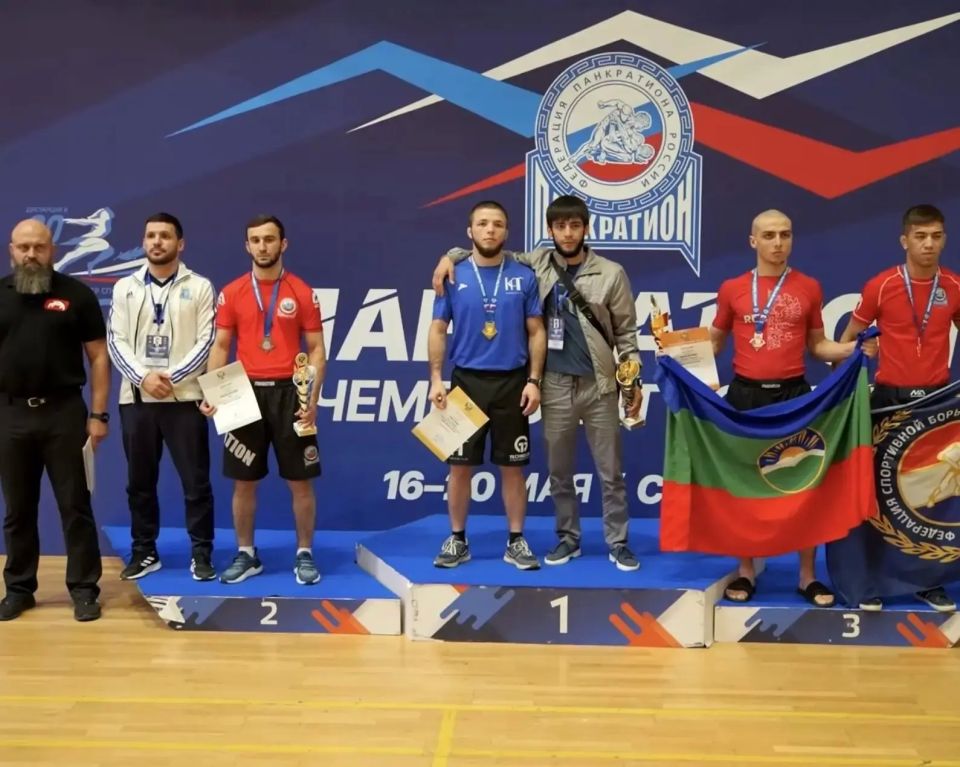 Новоуренгойские спортсмены завоевали два серебра на чемпионате России по панкратиону в Сочи Новоуренгойские спортсмены завоевали два серебра на чемпионате России по панкратиону в Сочи