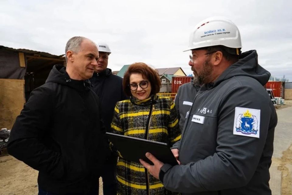 Алексей Титовский проверил стройки Салехарда