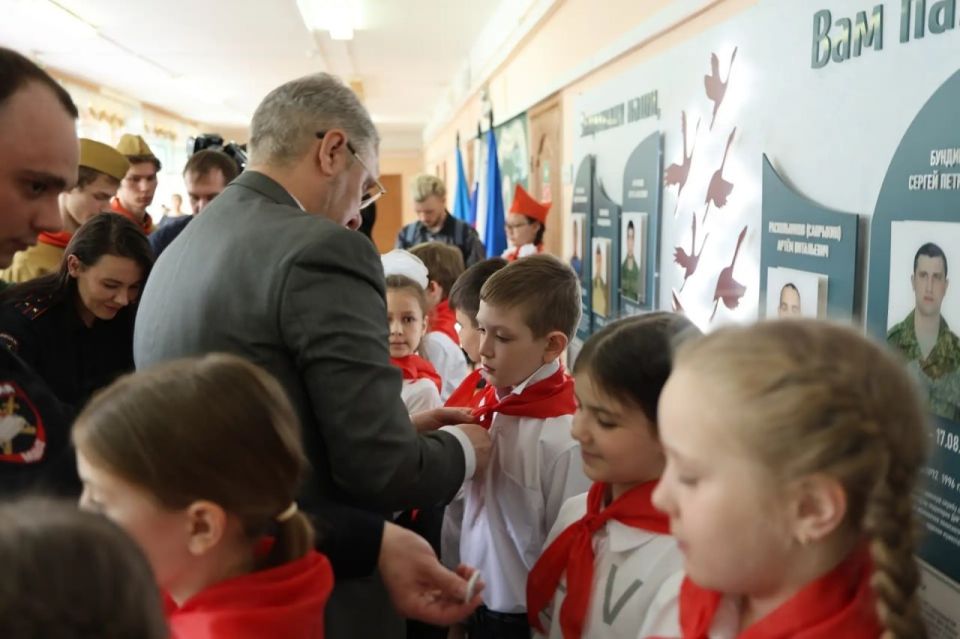 Сотрудники Госавтоинспекции города Ноябрьска приняли участие в торжественном мероприятии, посвящённом Дню пионерии