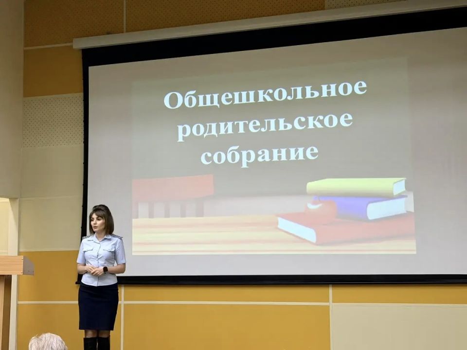 В преддверии летних каникул сотрудники Губкинской Госавтоинспекции провели серию родительских собраний, посвящённых вопросам детской безопасности на дорогах В преддверии летних каникул сотрудники Губкинской Госавтоинспекции провели серию родительских собраний, посвящённых вопросам детской безопасности на дорогах