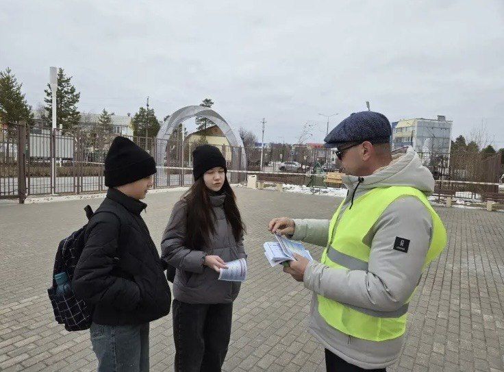 В Муравленко Госавтоинспекция совместно с «Родительским патрулём» усилили контроль за безопасностью вблизи школ в преддверии летних каникул В Муравленко Госавтоинспекция совместно с «Родительским патрулём» усилили контроль за безопасностью вблизи школ в преддверии летних каникул