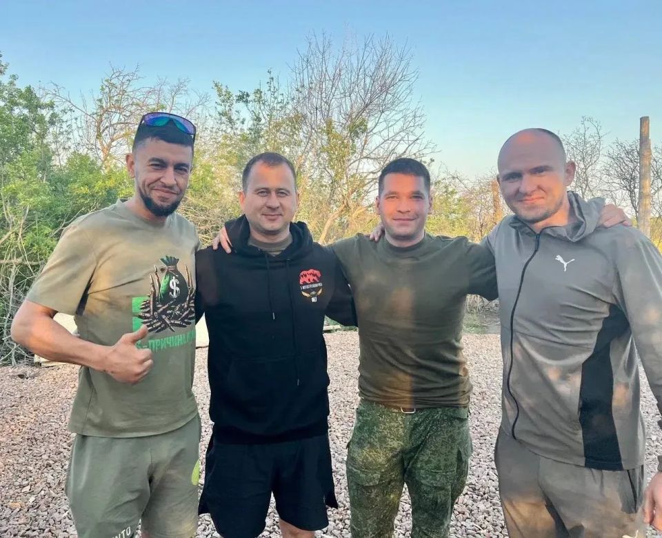Добровольцы из Салехарда привезли гуманитарную помощь на передовую Добровольцы из Салехарда привезли гуманитарную помощь на передовую