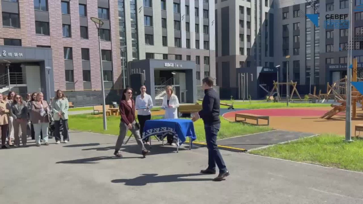 В Салехарде 12 семей получили ключи от новых квартир в микрорайоне Обдорский