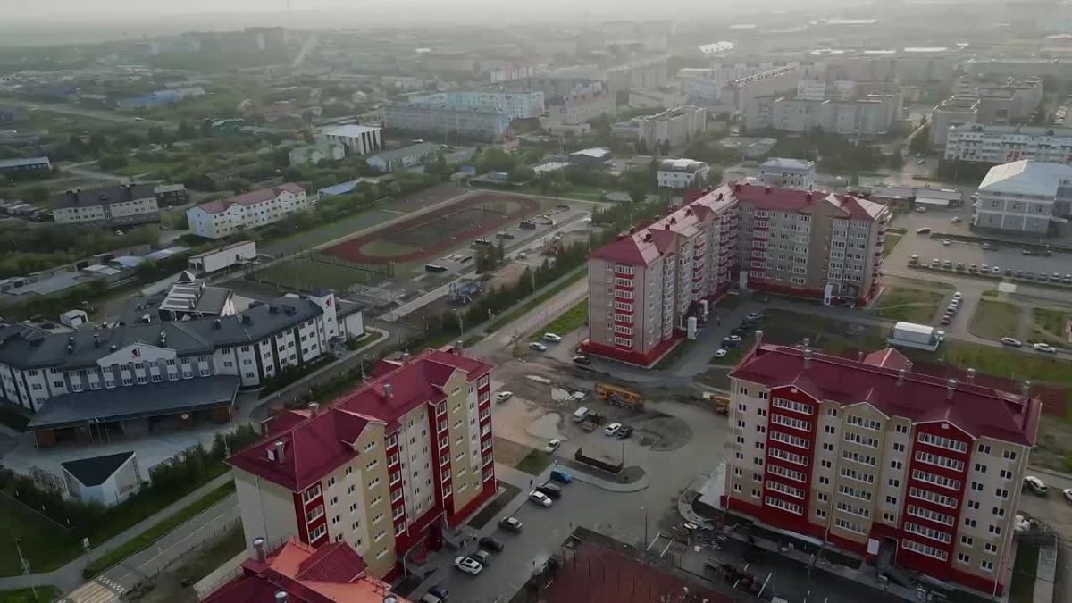Дмитрий Артюхов проверил стройки и благоустройство в Лабытнанги