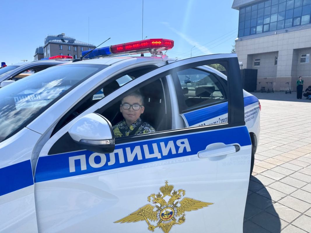 Госавтоинспекция Салехарда провела праздничное мероприятие ко Дню Госавтоинспекции Госавтоинспекция Салехарда провела праздничное мероприятие ко Дню Госавтоинспекции