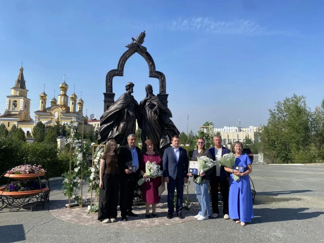 В День семьи, любви и верности на Ямале чествуют семьи, которые живут в браке более четверти века В День семьи, любви и верности на Ямале чествуют семьи, которые живут в браке более четверти века