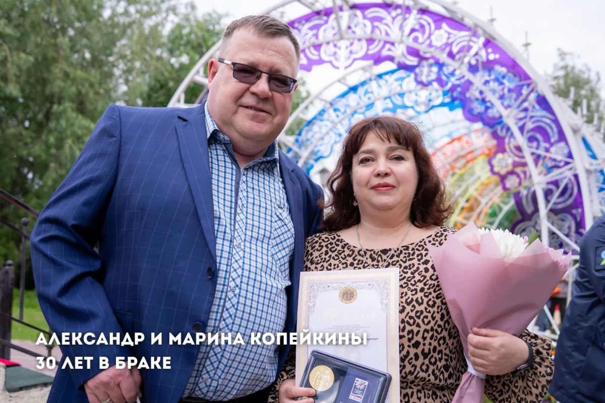 Алексей Титовский: В День семьи, любви и верности по доброй традиции чествовали салехардские семьи, прожившие в крепком браке более четверти века Алексей Титовский: В День семьи, любви и верности по доброй традиции чествовали салехардские семьи, прожившие в крепком браке более четверти века