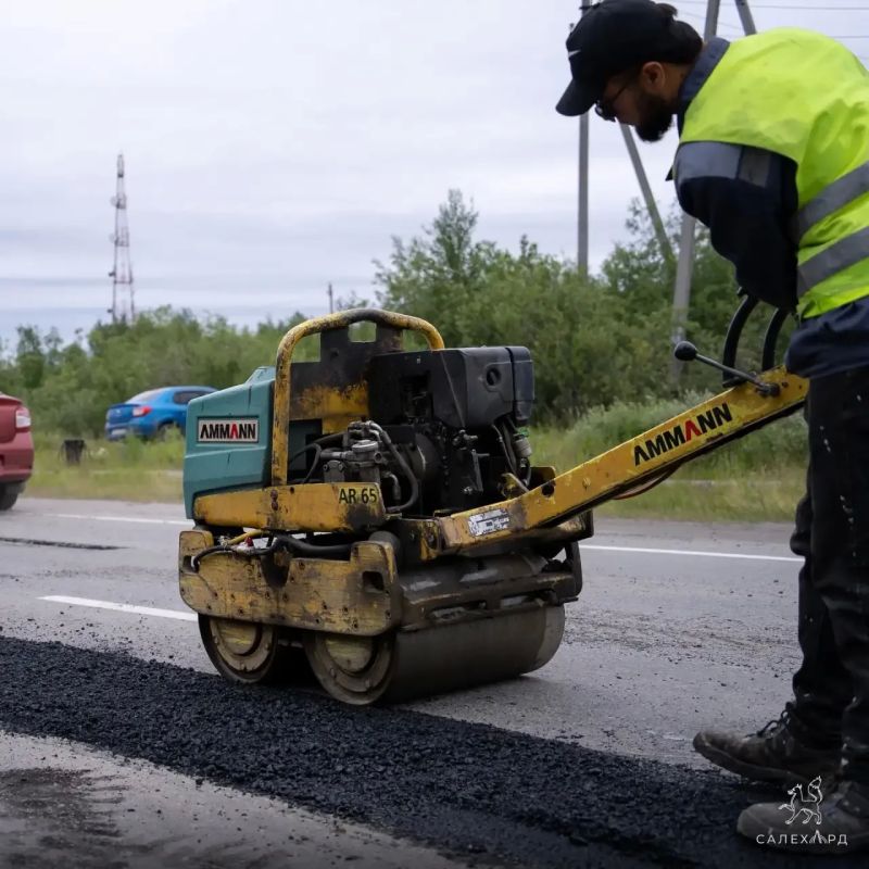 Сегодня дорожники работают на улицах Б. Кунянца-Чапаева - здесь проводят ямочный ремонт Сегодня дорожники работают на улицах Б. Кунянца-Чапаева - здесь проводят ямочный ремонт