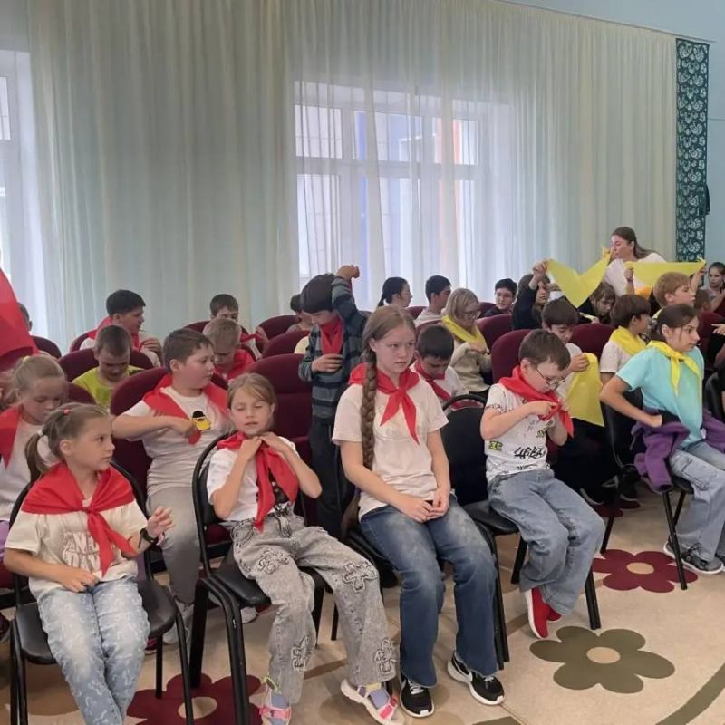На базе детского сада «Газовичок» торжественно открыли летний пришкольный лагерь «Безопасное лето» На базе детского сада «Газовичок» торжественно открыли летний пришкольный лагерь «Безопасное лето»