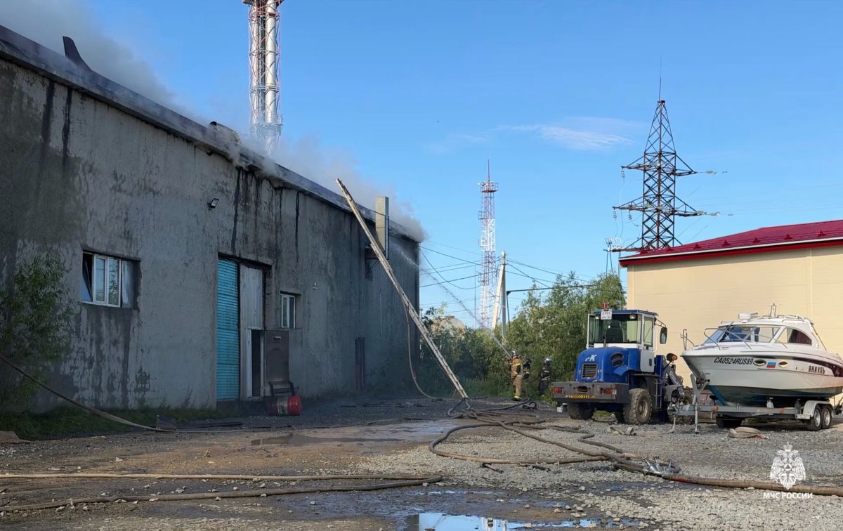 9 июля в 22 часа 06 минут на пульт пожарной охраны города Салехард поступило сообщение о возгорании гаражного бокса, расположенного по адресу: улица Объездная, д. 2 9 июля в 22 часа 06 минут на пульт пожарной охраны города Салехард поступило сообщение о возгорании гаражного бокса, расположенного по адресу: улица Объездная, д. 2