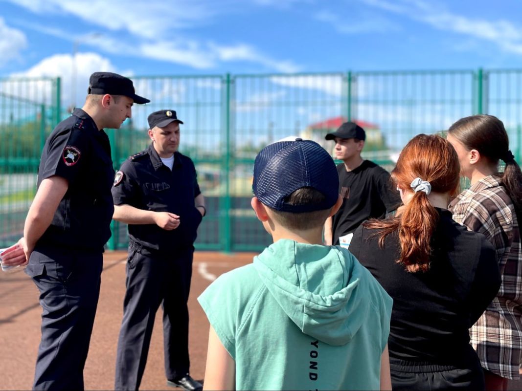 В Салехарде сотрудники окружной Госавтоинспекции провели профилактические мероприятия для детей В Салехарде сотрудники окружной Госавтоинспекции провели профилактические мероприятия для детей