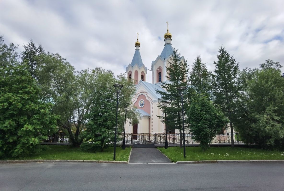 В Салехарде в День святых Петра и Павла состоялся крестный ход В Салехарде в День святых Петра и Павла состоялся крестный ход