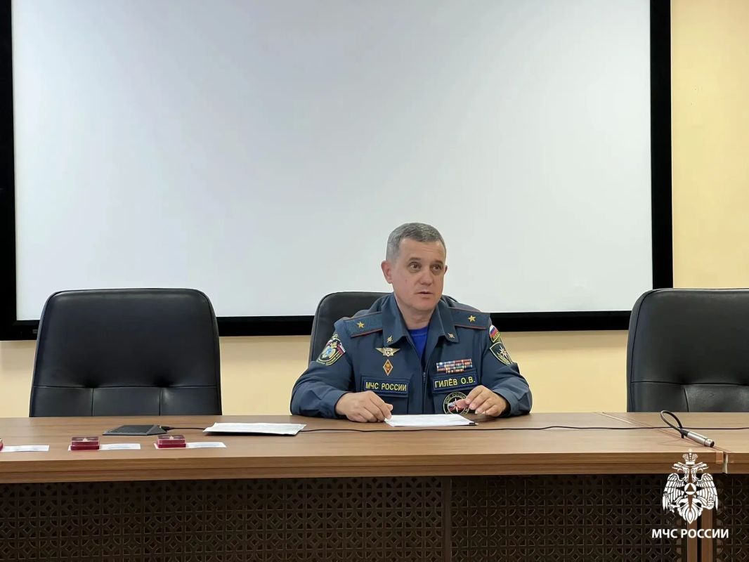 Проверка подразделений и награждение спасателей в Новом Уренгое» Проверка подразделений и награждение спасателей в Новом Уренгое»