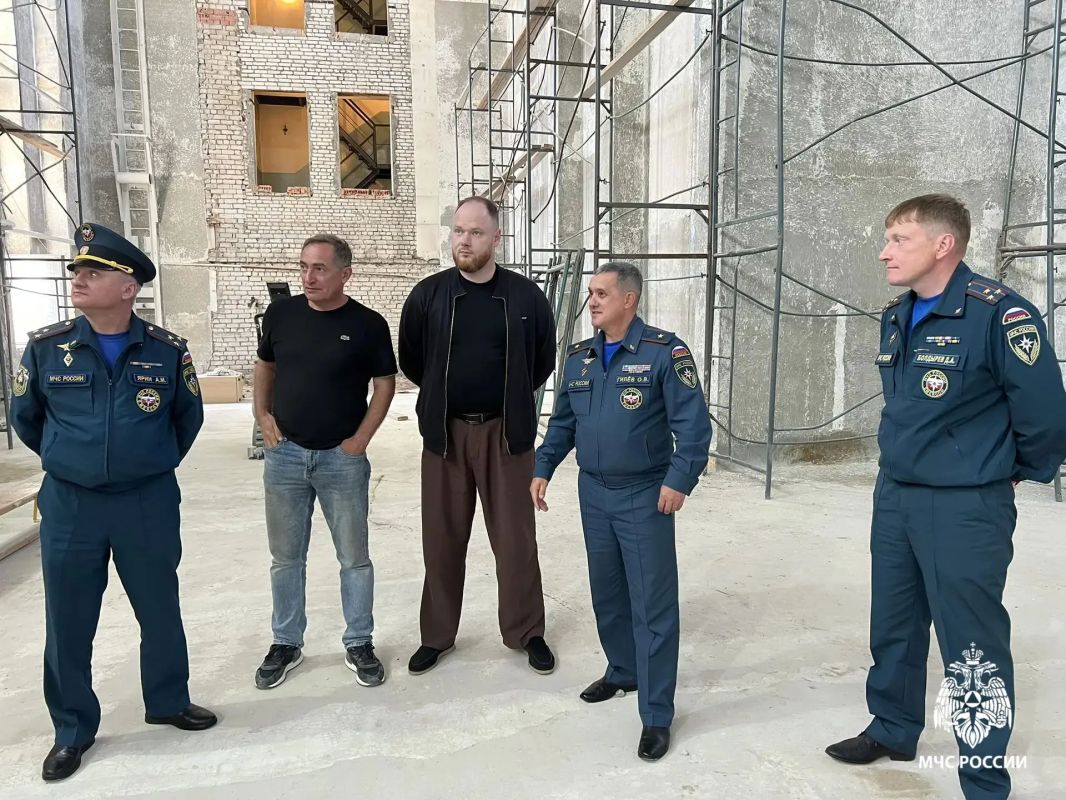 Проверка подразделений и награждение спасателей в Новом Уренгое» Проверка подразделений и награждение спасателей в Новом Уренгое»