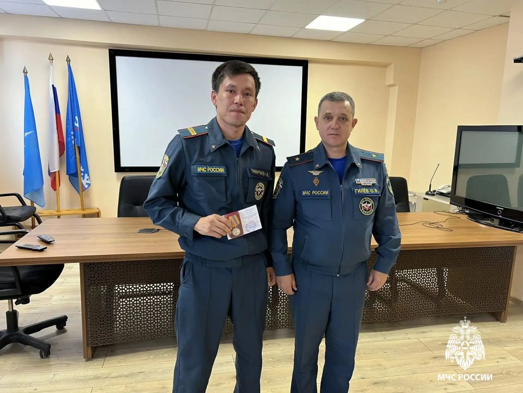 Проверка подразделений и награждение спасателей в Новом Уренгое» Проверка подразделений и награждение спасателей в Новом Уренгое»