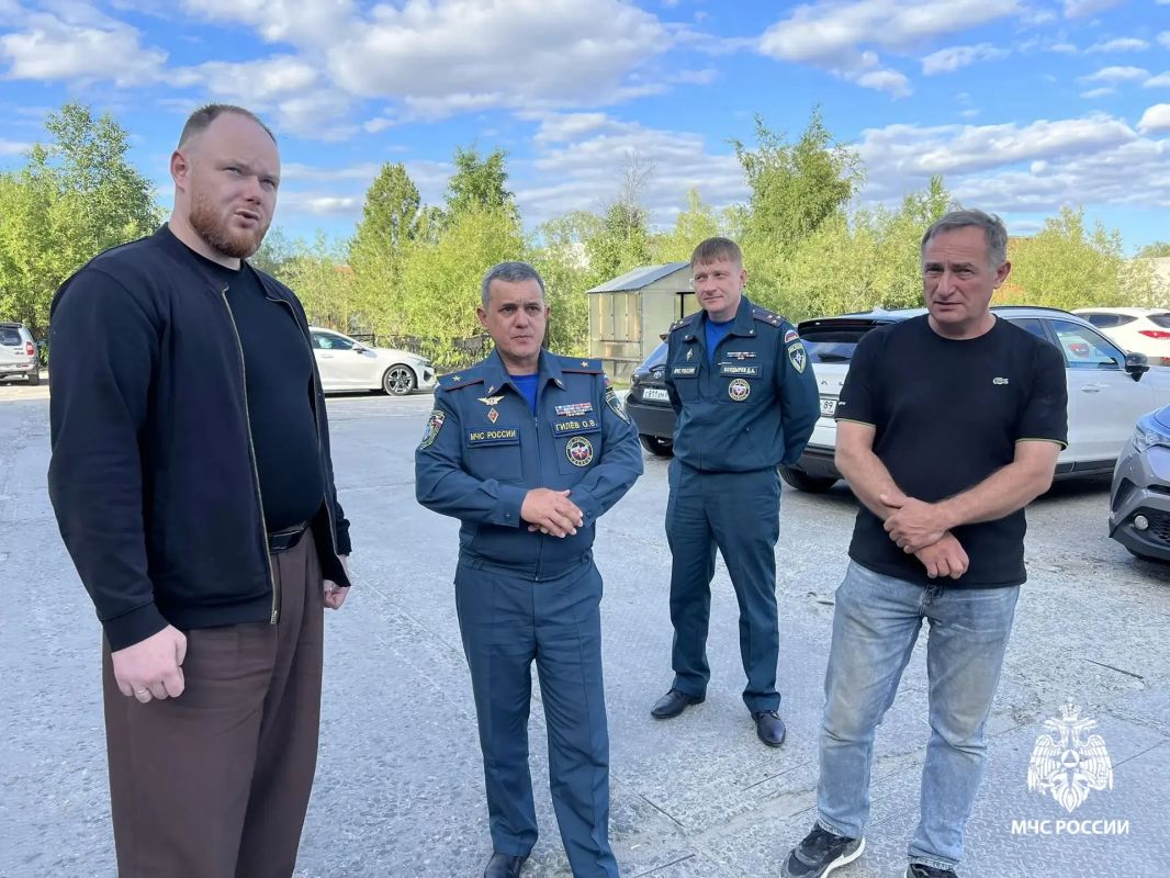 Проверка подразделений и награждение спасателей в Новом Уренгое» Проверка подразделений и награждение спасателей в Новом Уренгое»