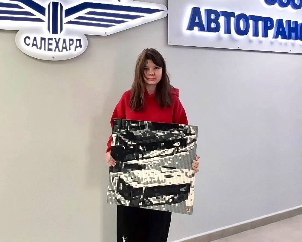 Трогательный презент: школьница из Салехарда изготовила точные копии автобусов для водителей АТП Трогательный презент: школьница из Салехарда изготовила точные копии автобусов для водителей АТП