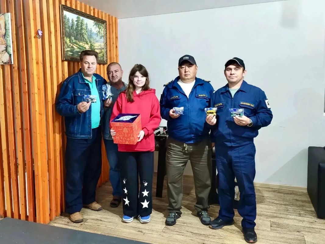 Необычный подарок водителям автобусов сделала школьница из Салехарда Необычный подарок водителям автобусов сделала школьница из Салехарда