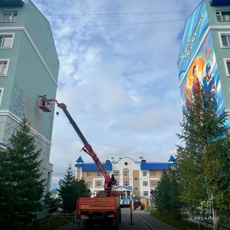 Искусство и технологии. На фасаде дома №1 по улице Губкина началась работа над новым арт-объектом «Счастлив тот, кто счастлив у себя дома» Искусство и технологии. На фасаде дома №1 по улице Губкина началась работа над новым арт-объектом «Счастлив тот, кто счастлив у себя дома»