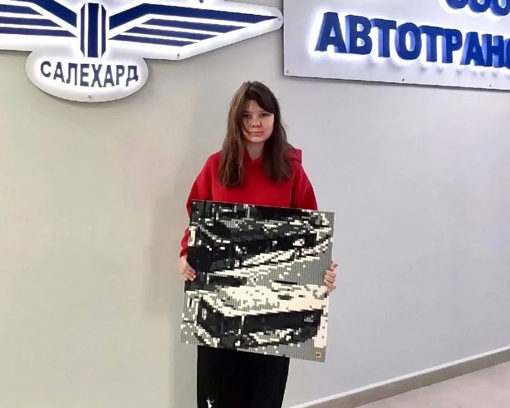Трогательный презент: школьница из Салехарда изготовила точные копии автобусов для водителей АТП Трогательный презент: школьница из Салехарда изготовила точные копии автобусов для водителей АТП