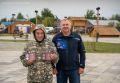 Во время встречи рабочей группы в селе Толька глава Красноселькупского района Юрий Фишер вручил государственные награды участнику СВО
