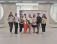 Представительницы прекрасного пола — за рулём