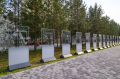 Губернатор Дмитрий Артюхов оценил обновлённую Аллею выпускников
