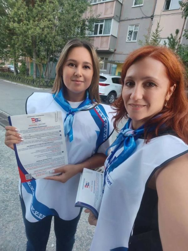 Члены участковых избирательных комиссий лично общаются с ноябрянами и рассказывают о предстоящих выборах Члены участковых избирательных комиссий лично общаются с ноябрянами и рассказывают о предстоящих выборах