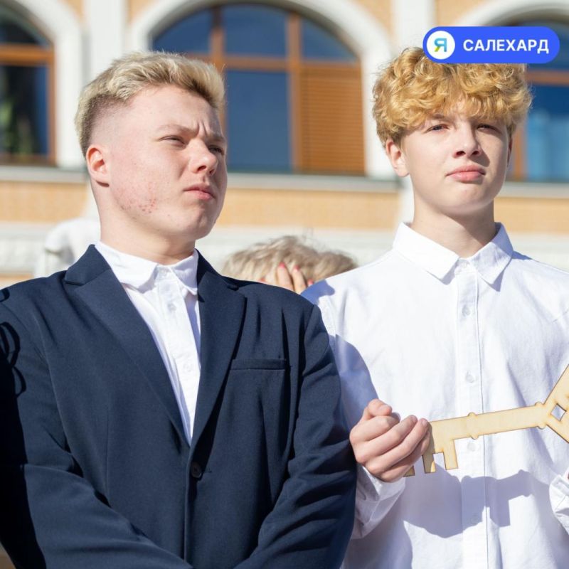 Почти 9 тысяч школьников Салехарда сели за парты 1 сентября Почти 9 тысяч школьников Салехарда сели за парты 1 сентября