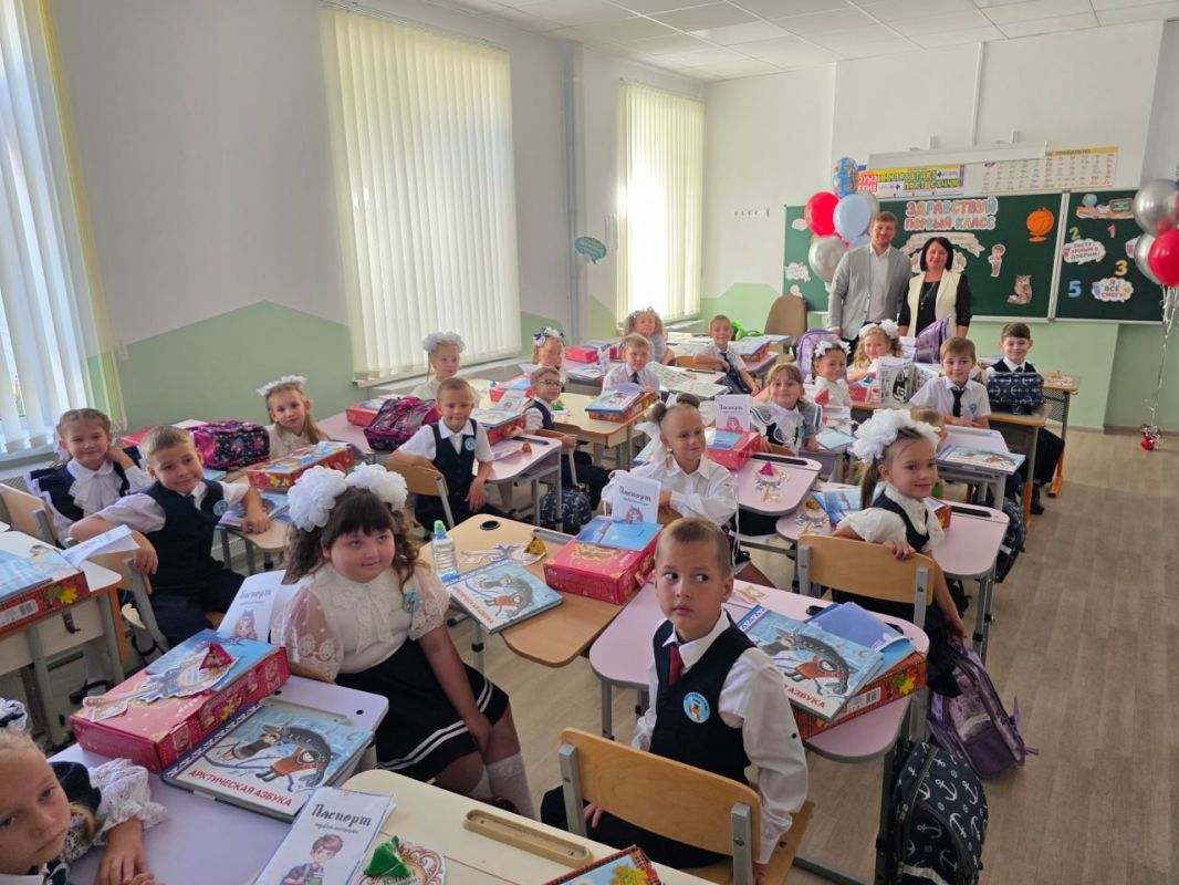 Волновахские первоклассники, как и в прошлом году, получили подарки от губернатора Ямала в честь 1 сентября
