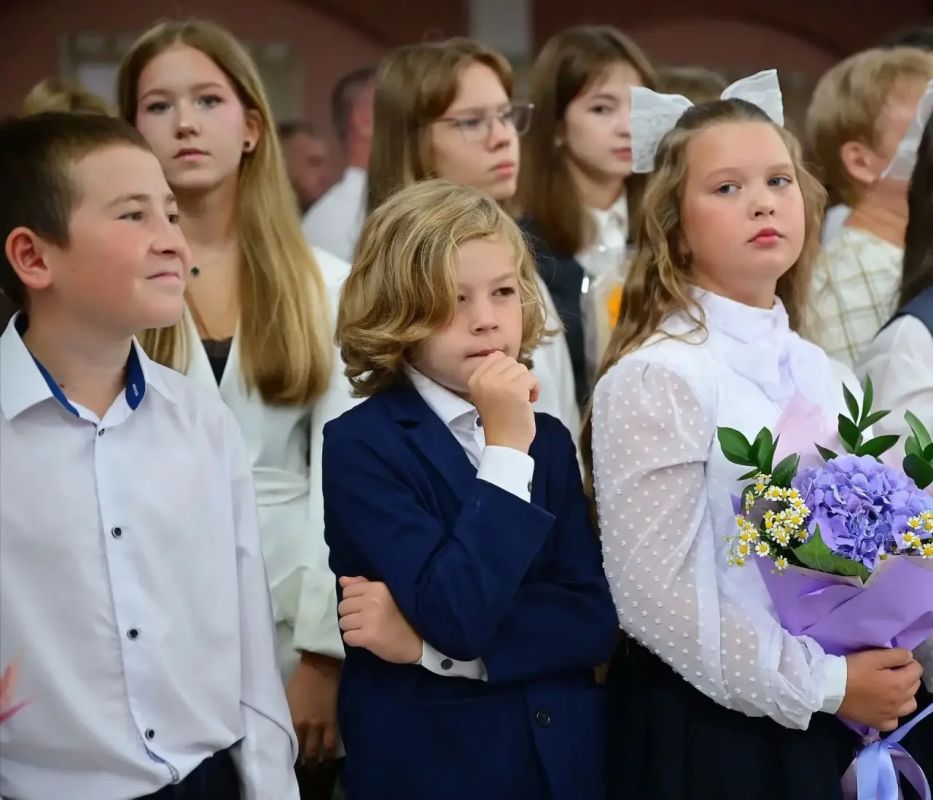 Антон Колодин: Поздравляем с Днём знаний учеников, родителей и педагогов! Антон Колодин: Поздравляем с Днём знаний учеников, родителей и педагогов!