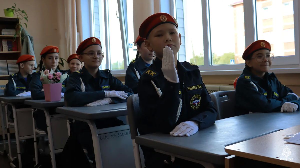 Салехард: сотрудники МЧС России приняли участие в праздновании Дня знаний Салехард: сотрудники МЧС России приняли участие в праздновании Дня знаний