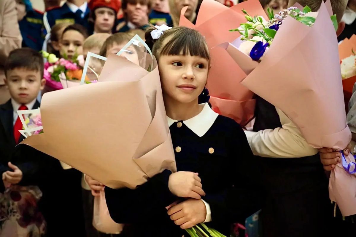 Алексей Романов: Сегодня весь город будто дышит поособенному: в Ноябрьске звучат первые звонки, и в каждом из них - тысячи историй Алексей Романов: Сегодня весь город будто дышит поособенному: в Ноябрьске звучат первые звонки, и в каждом из них - тысячи историй
