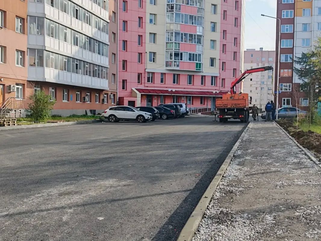 Антон Колодин: Мкр. Восточный 2/1-2/6 преображается по программе «Мой двор». Антон Колодин: Мкр. Восточный 2/1-2/6 преображается по программе «Мой двор».