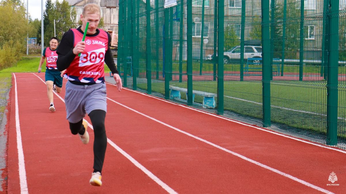 В 1й пожарноспасательной части города Салехарда прошли соревнования среди караулов — эстафета, где на кону были честь и звание самых быстрых и слаженных! В 1й пожарноспасательной части города Салехарда прошли соревнования среди караулов — эстафета, где на кону были честь и звание самых быстрых и слаженных!