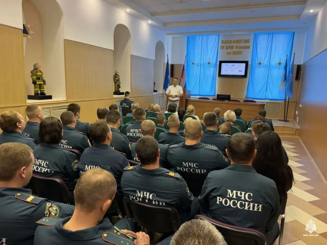 Сотрудникам 5го пожарноспасательного отряда рассказали о способах голосования на избирательных участках Сотрудникам 5го пожарноспасательного отряда рассказали о способах голосования на избирательных участках