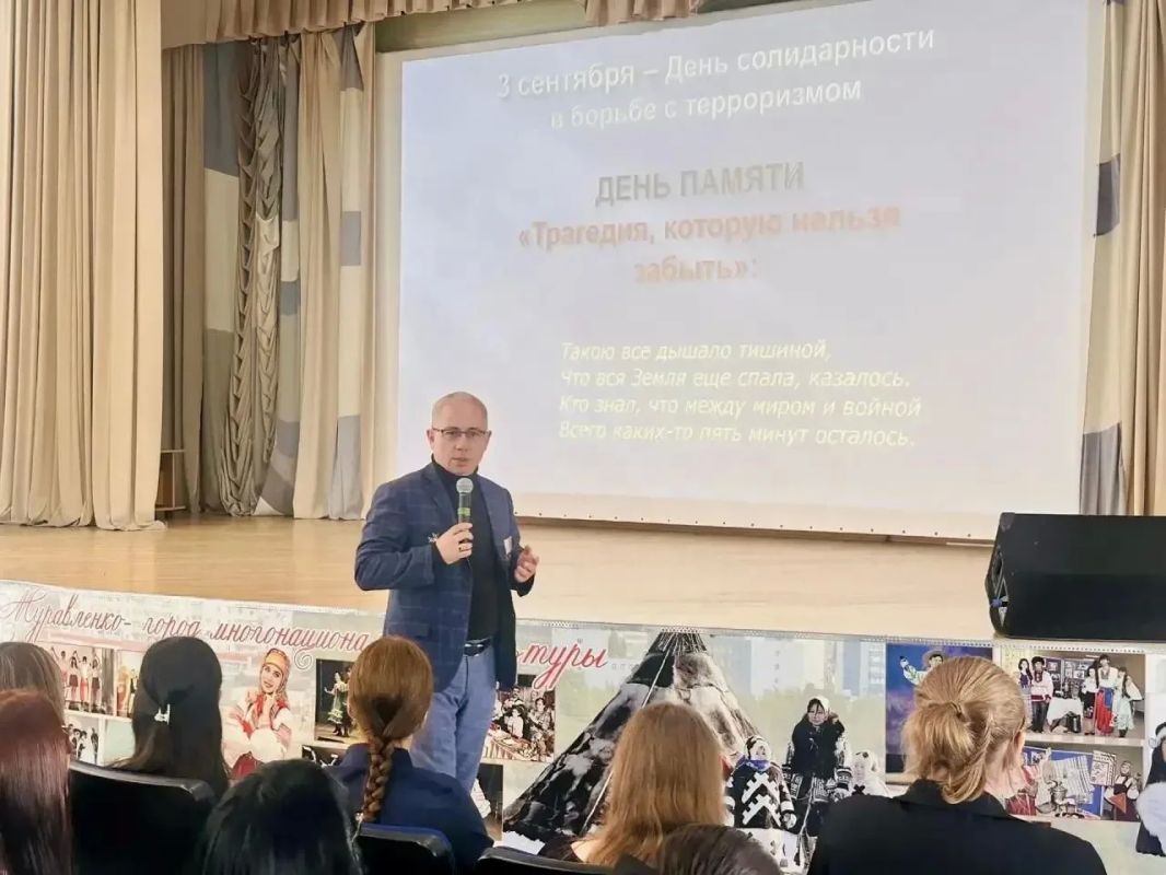 Исполняющий обязанности прокурора Муравленко Алексей Юрьев совместно с пенсионером прокуратуры, участником специальной военной операции Дамилем Фаукануровым провел лекцию для учащихся ГБПОУ ЯНАО «Муравленковский... Исполняющий обязанности прокурора Муравленко Алексей Юрьев совместно с пенсионером прокуратуры, участником специальной военной операции Дамилем Фаукануровым провел лекцию для учащихся ГБПОУ ЯНАО «Муравленковский...