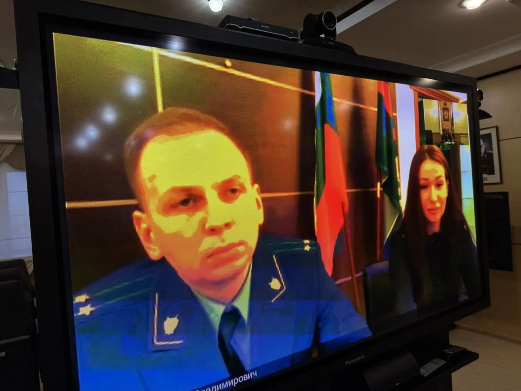 Исполняющий обязанности прокурора автономного округа Александр Тыльченко провел личный прием населения по вопросам защиты прав детей Исполняющий обязанности прокурора автономного округа Александр Тыльченко провел личный прием населения по вопросам защиты прав детей