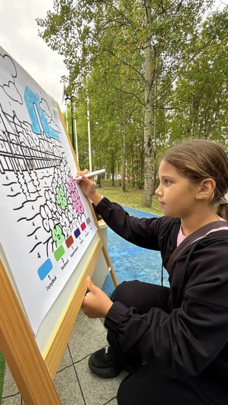 Центральные улицы Ноябрьска сегодня превратились в красивые фотозоны и творческие площадки с национальным колоритом. Центральные улицы Ноябрьска сегодня превратились в красивые фотозоны и творческие площадки с национальным колоритом.
