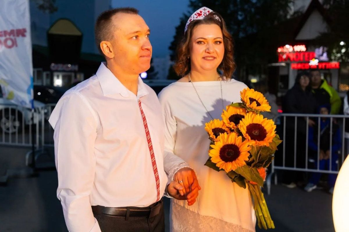 Любовь, верность и русские традиции: в Ноябрьске отметили 10 лет семьи Ивановых Любовь, верность и русские традиции: в Ноябрьске отметили 10 лет семьи Ивановых