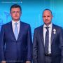 Заместитель Председателя Правительства РФ Александр Новак вручил парламентарию Алексею Скурихину медаль «За спасение погибавших»