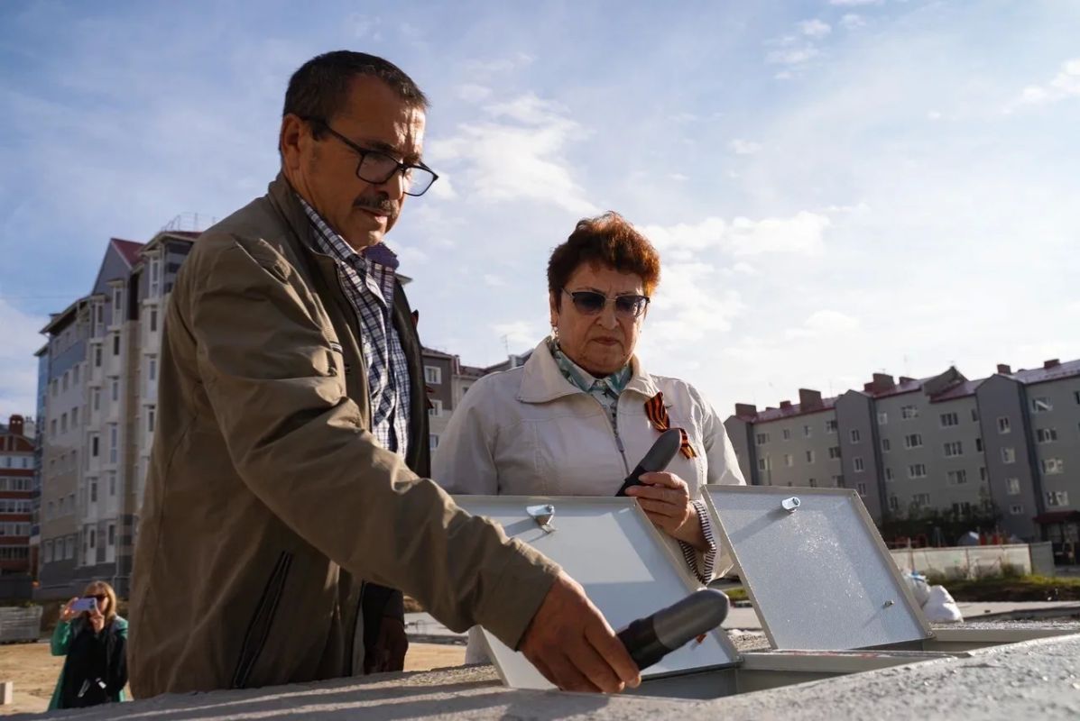 Памятные капсулы вернули на площадь по улице Титова, где сейчас продолжаются работы по обновлению мемориального пространства Памятные капсулы вернули на площадь по улице Титова, где сейчас продолжаются работы по обновлению мемориального пространства