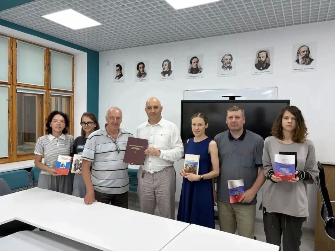 От ямальцев проживающих в Тюмени передали партию гуманитарной помощи в Волноваху и Донецк От ямальцев проживающих в Тюмени передали партию гуманитарной помощи в Волноваху и Донецк
