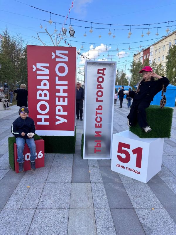 Активные, красивые, спортивные жители газовой столицы продолжают шагать по любимому городу!