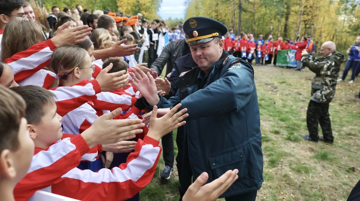 В Салехарде дан старт окружному слетусоревнованию для юных спасателей «Школа безопасности» В Салехарде дан старт окружному слетусоревнованию для юных спасателей «Школа безопасности»