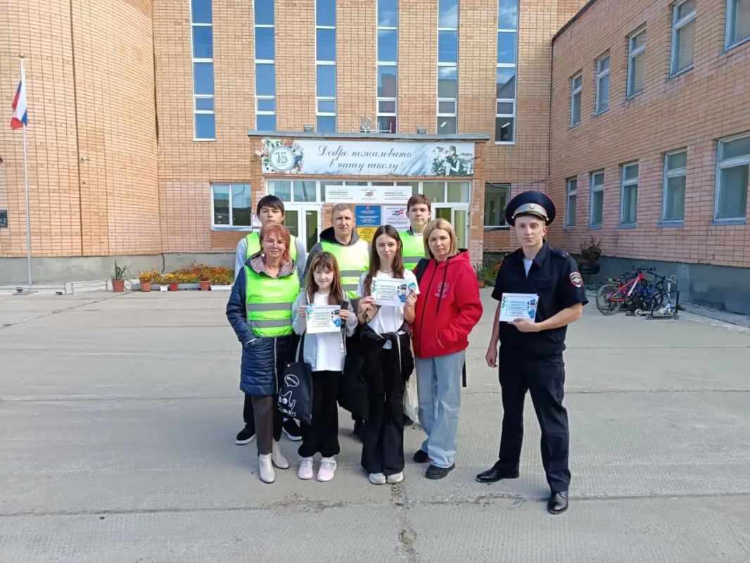 В Новом Уренгое Госавтоинспекция совместно с родителями и представителями «Лаборатории безопасности» проводят родительские патрули вблизи школ В Новом Уренгое Госавтоинспекция совместно с родителями и представителями «Лаборатории безопасности» проводят родительские патрули вблизи школ