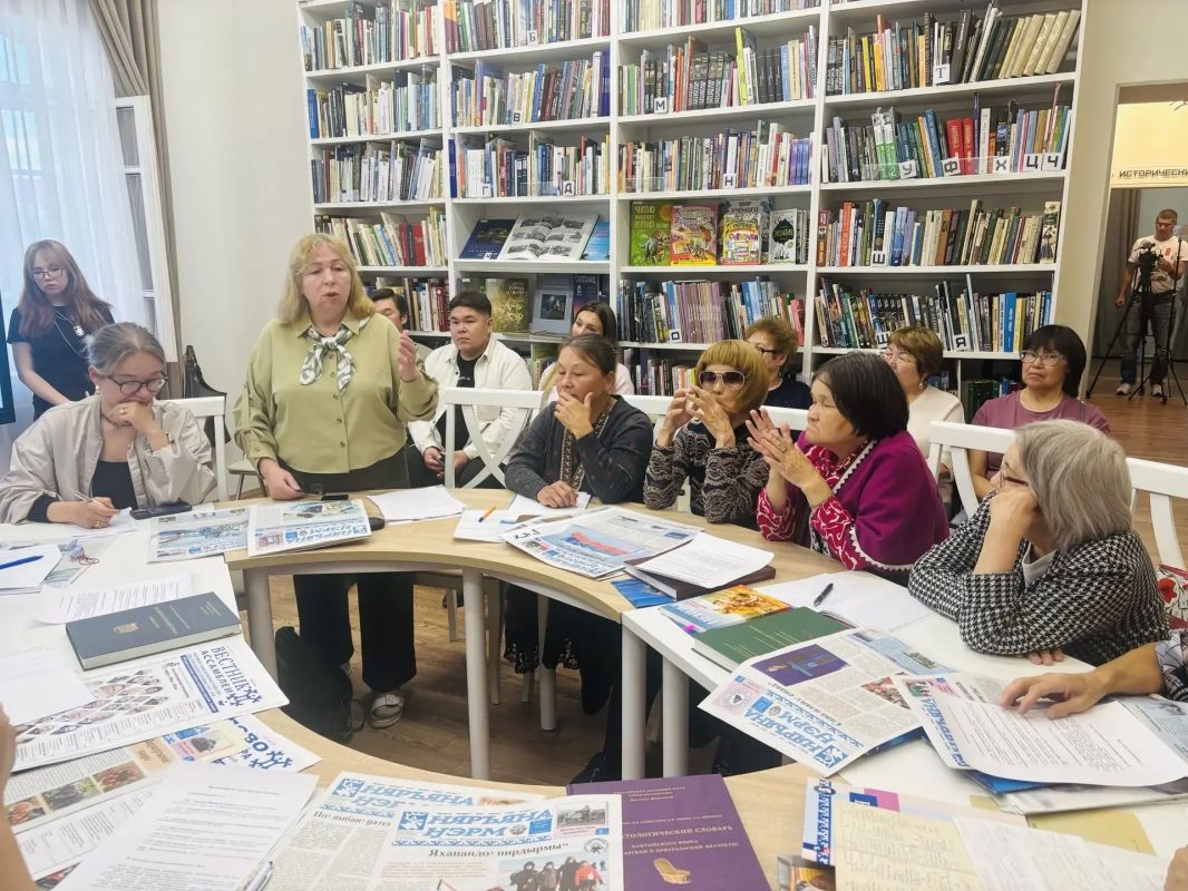 8 сентября в стенах библиотеке «Наследие» состоялся круглый стол, посвящённый судьбе языков коренных малочисленных народов Севера 8 сентября в стенах библиотеке «Наследие» состоялся круглый стол, посвящённый судьбе языков коренных малочисленных народов Севера