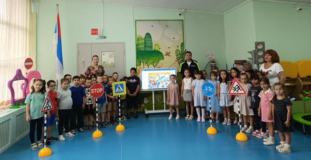 В Салехарде продолжается обучение детей правилам дорожной безопасности В Салехарде продолжается обучение детей правилам дорожной безопасности