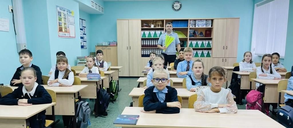 В Ноябрьске продолжаются профилактические встречи автоинспекторов со школьниками В Ноябрьске продолжаются профилактические встречи автоинспекторов со школьниками