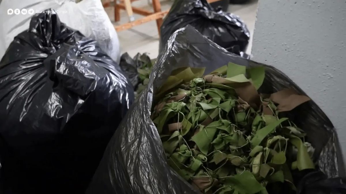 Тазовский район отправил крупную партию гуманитарной помощи бойцам СВО Тазовский район отправил крупную партию гуманитарной помощи бойцам СВО